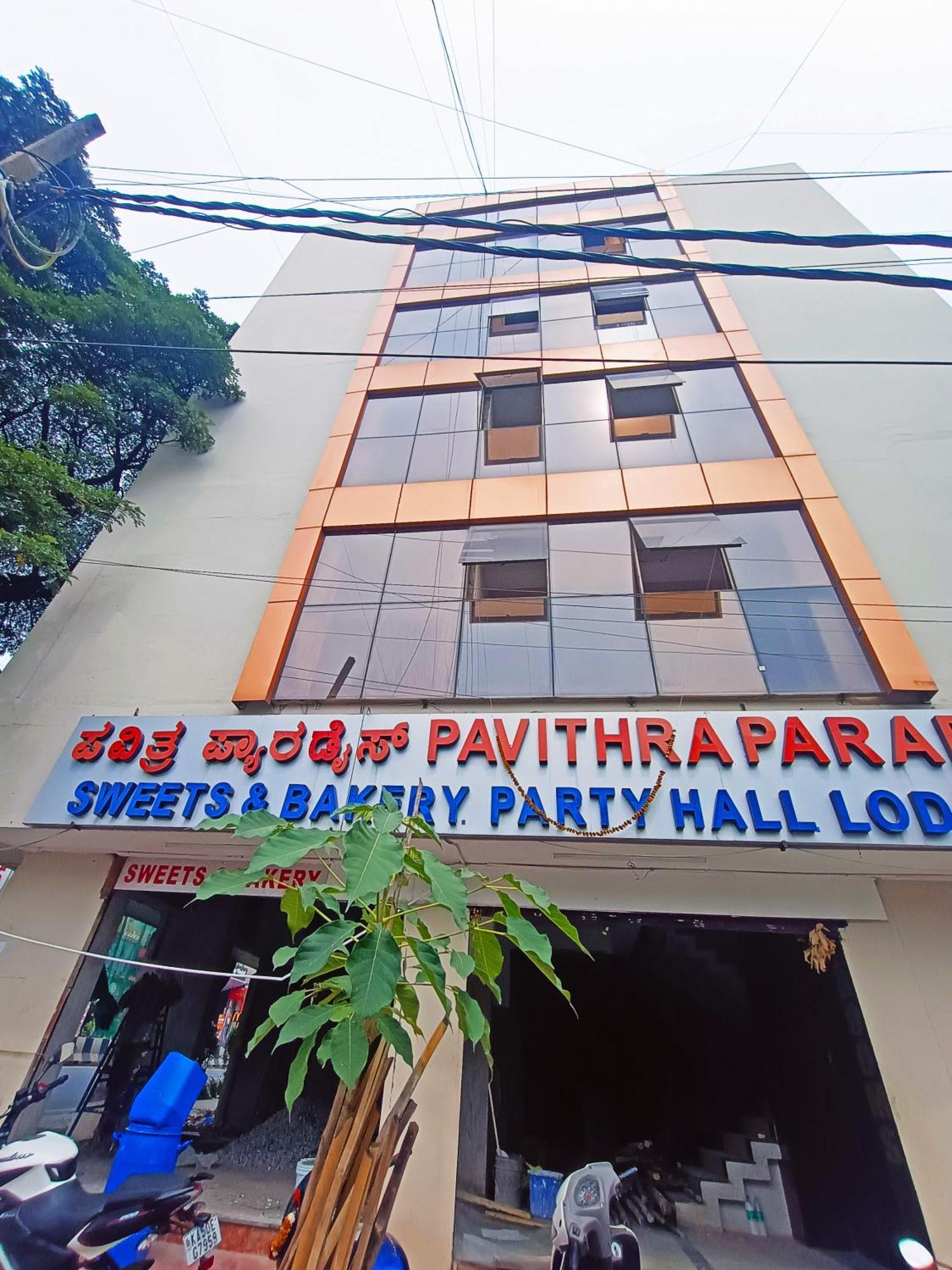 Pavithra Paradise Hotell Bangalore Exteriör bild